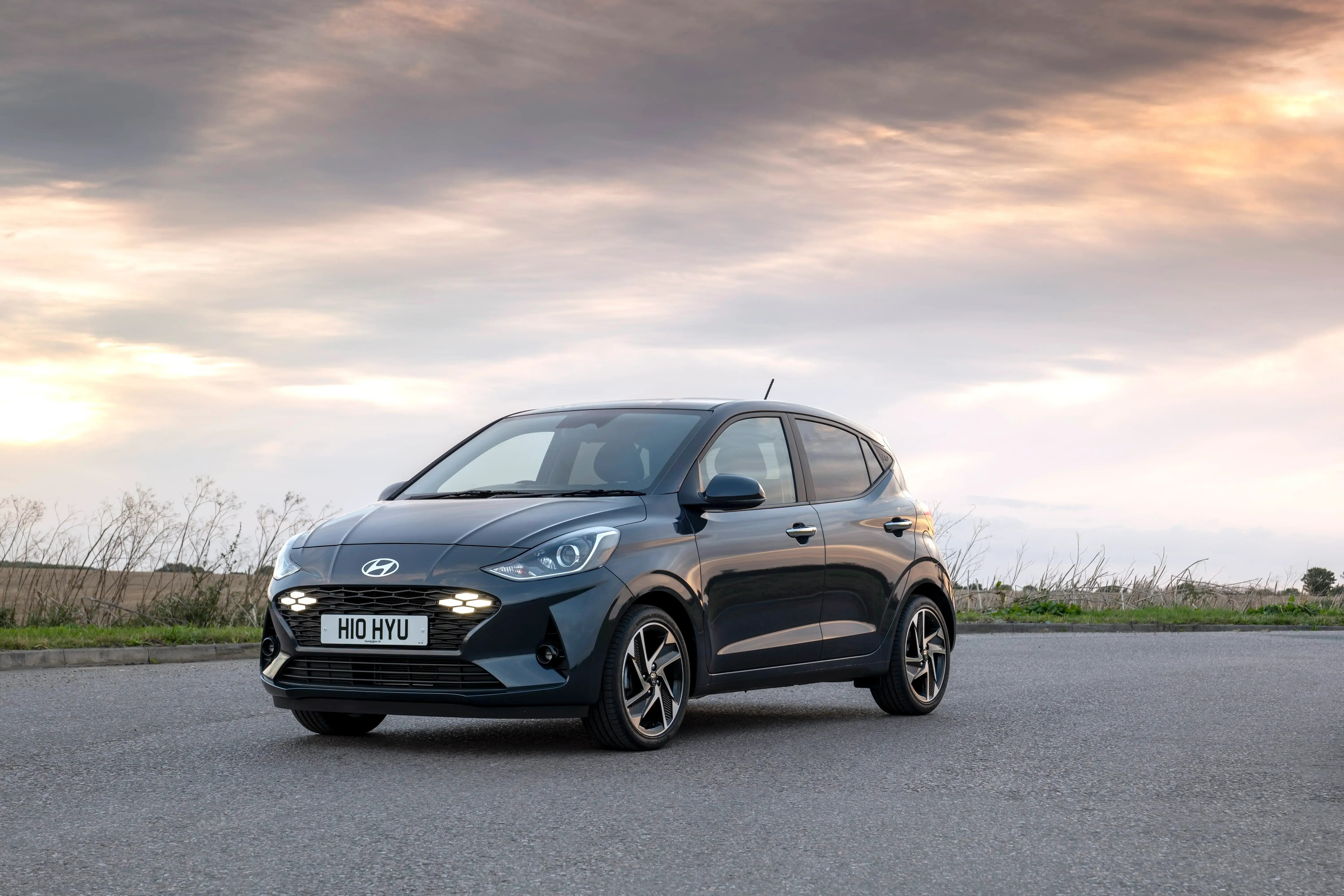 Black-Hyundai-i10-front-1