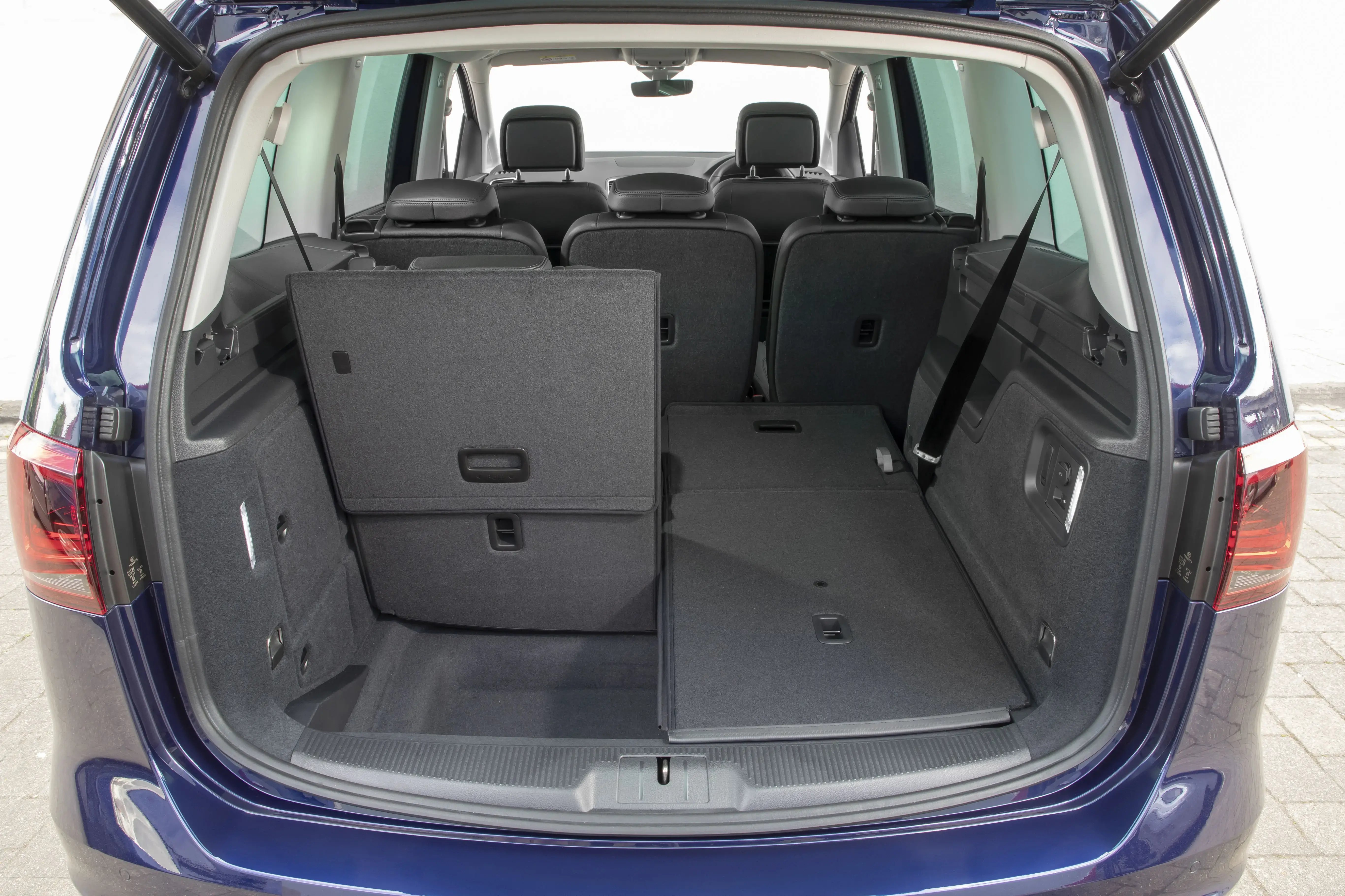 Seat-Alhambra-open-boot