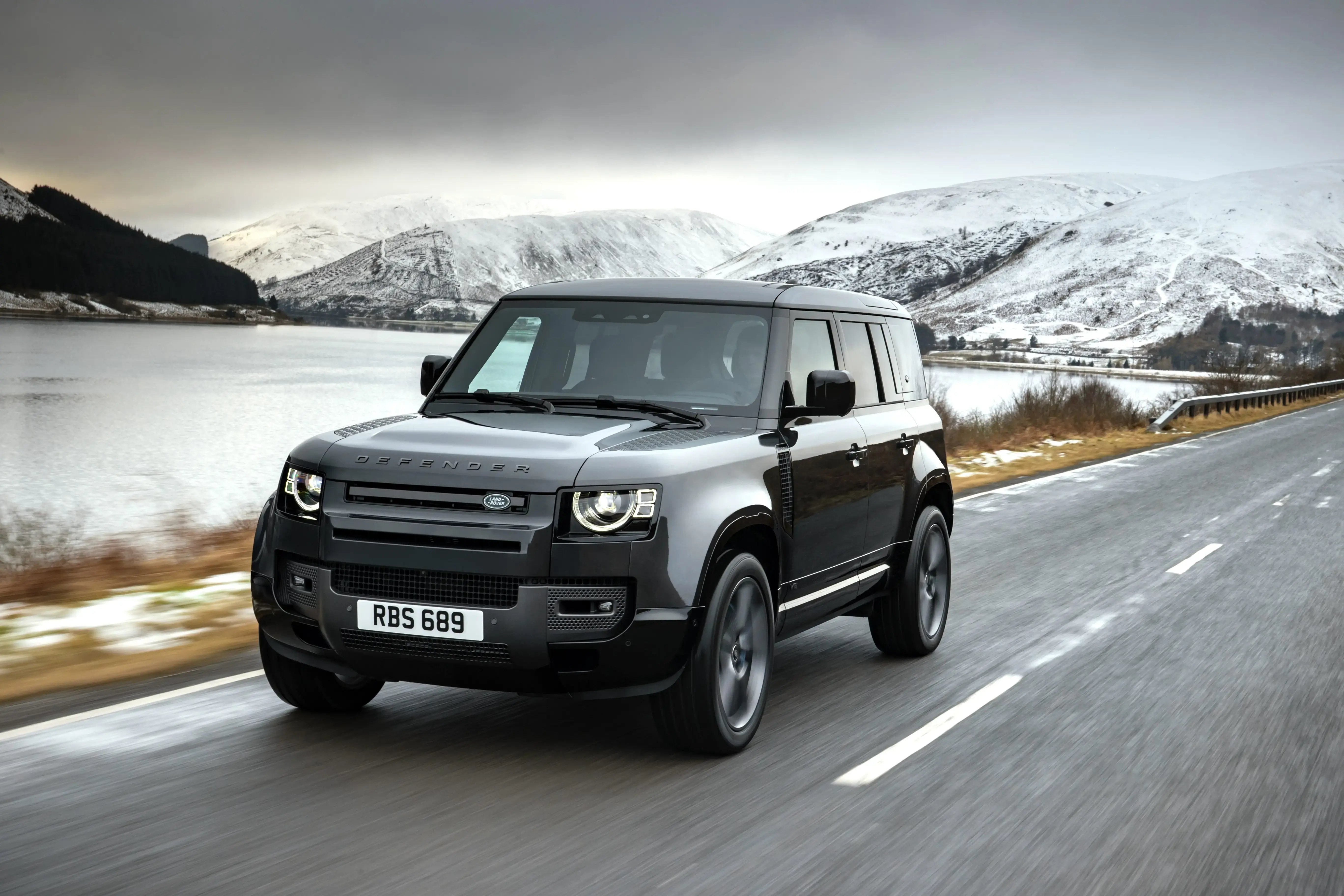 black-Land-Rover-Defender-dynamic