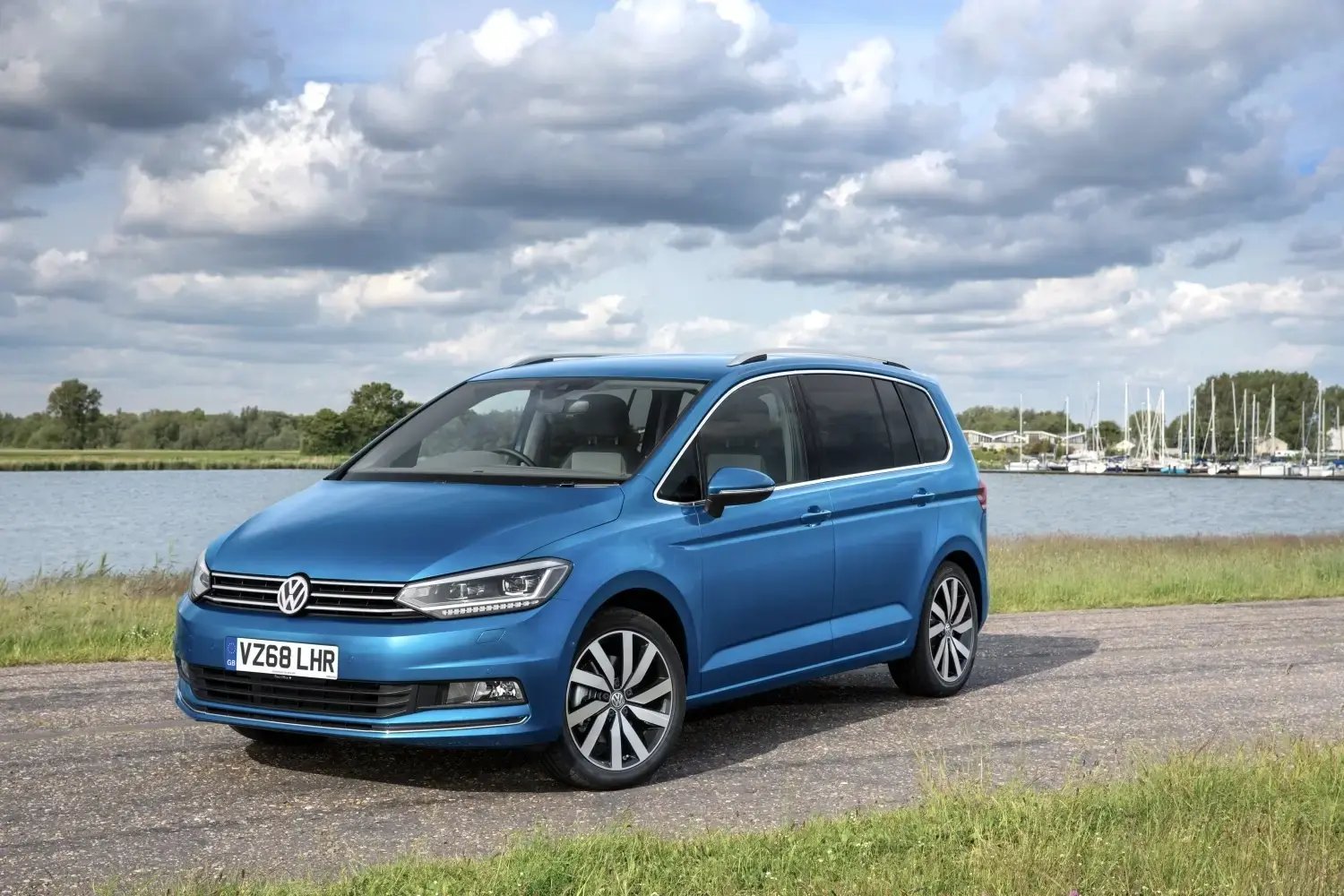 blue-Volkswagen-Touran-parked