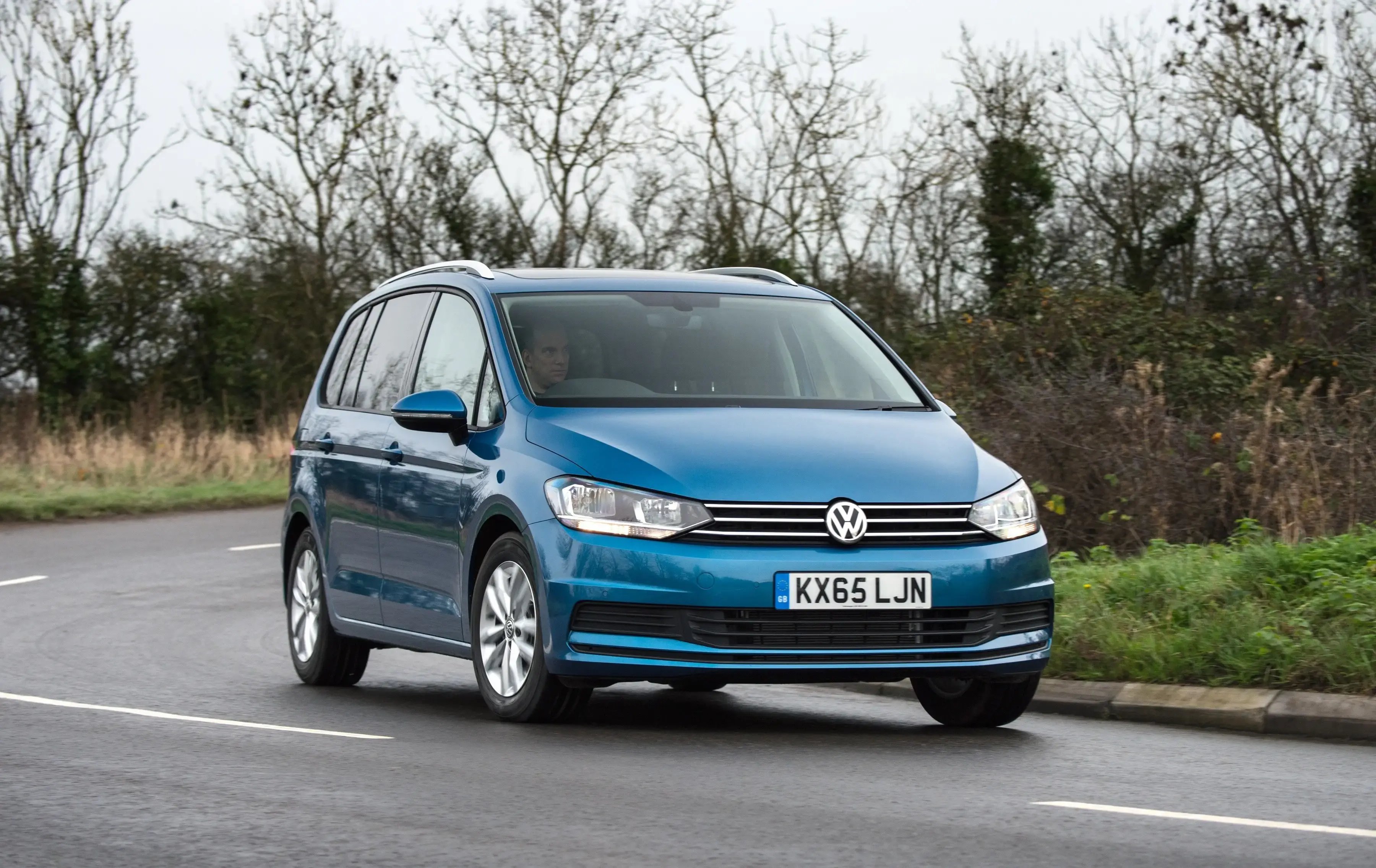 blue-volkswagen-touran-front-2