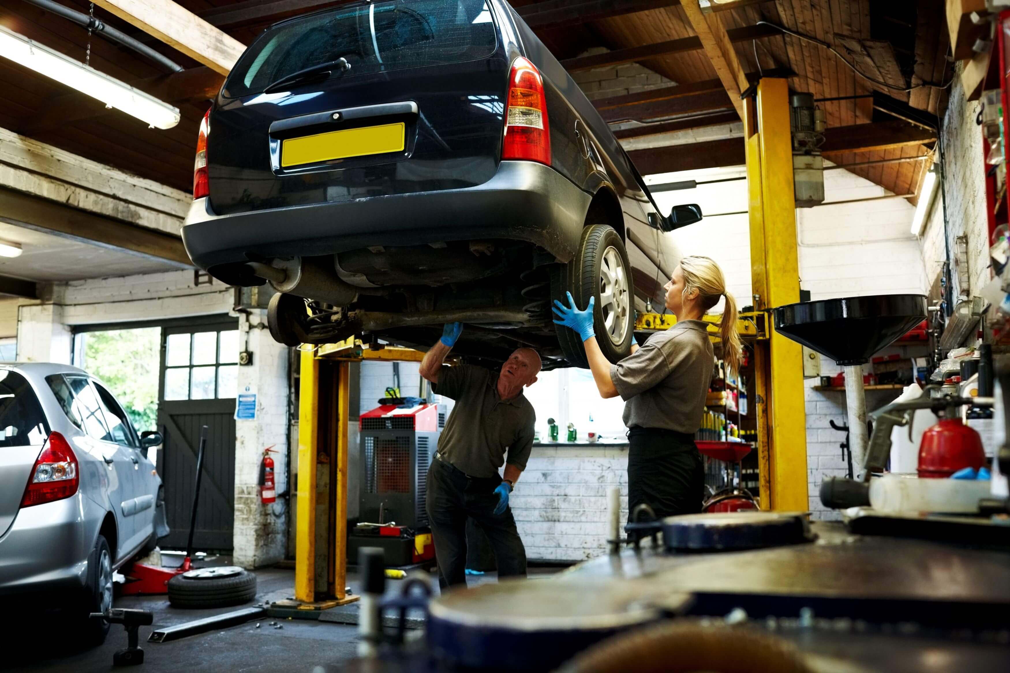 engineer-checking-tyres