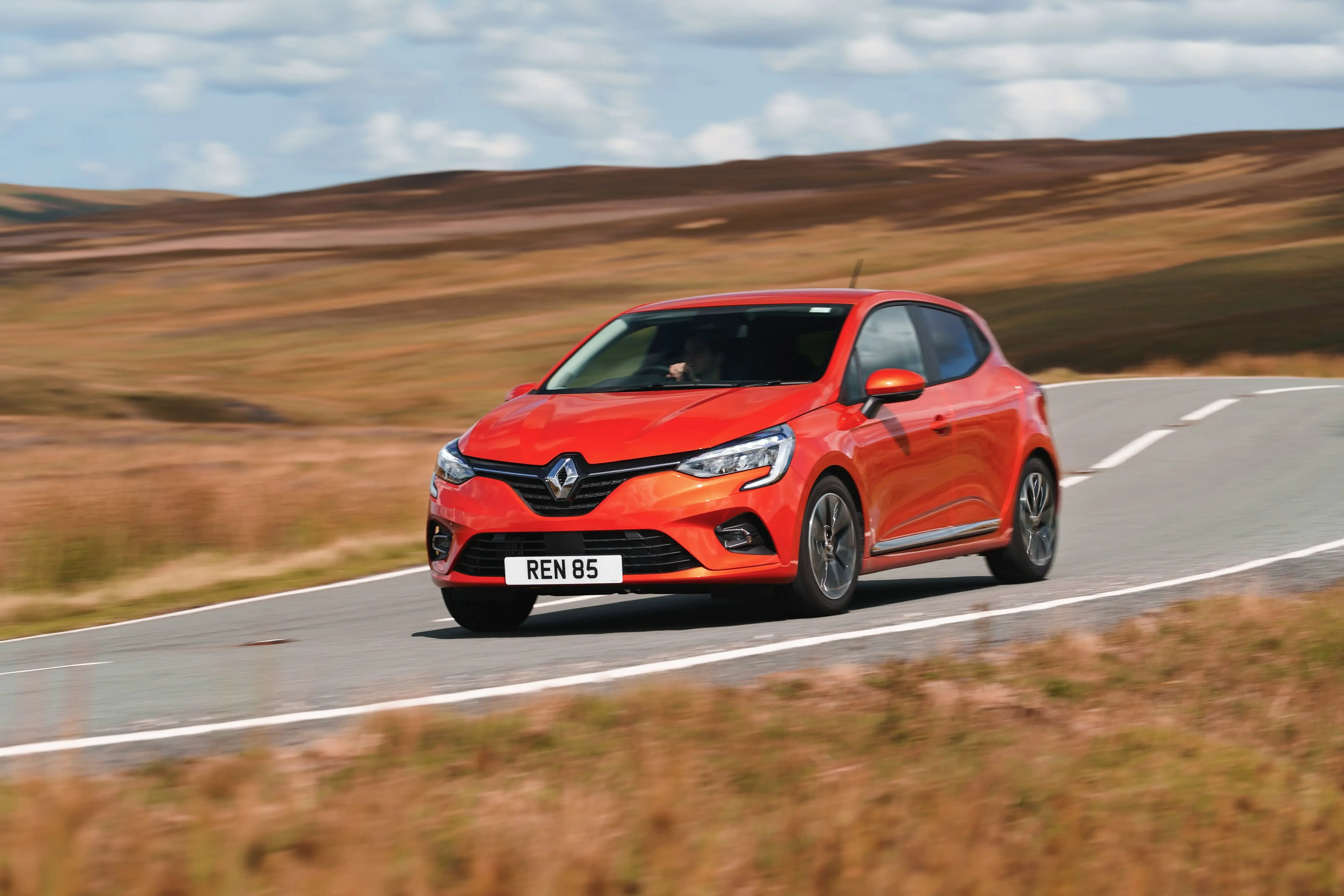 orange-renault-clio-front-1