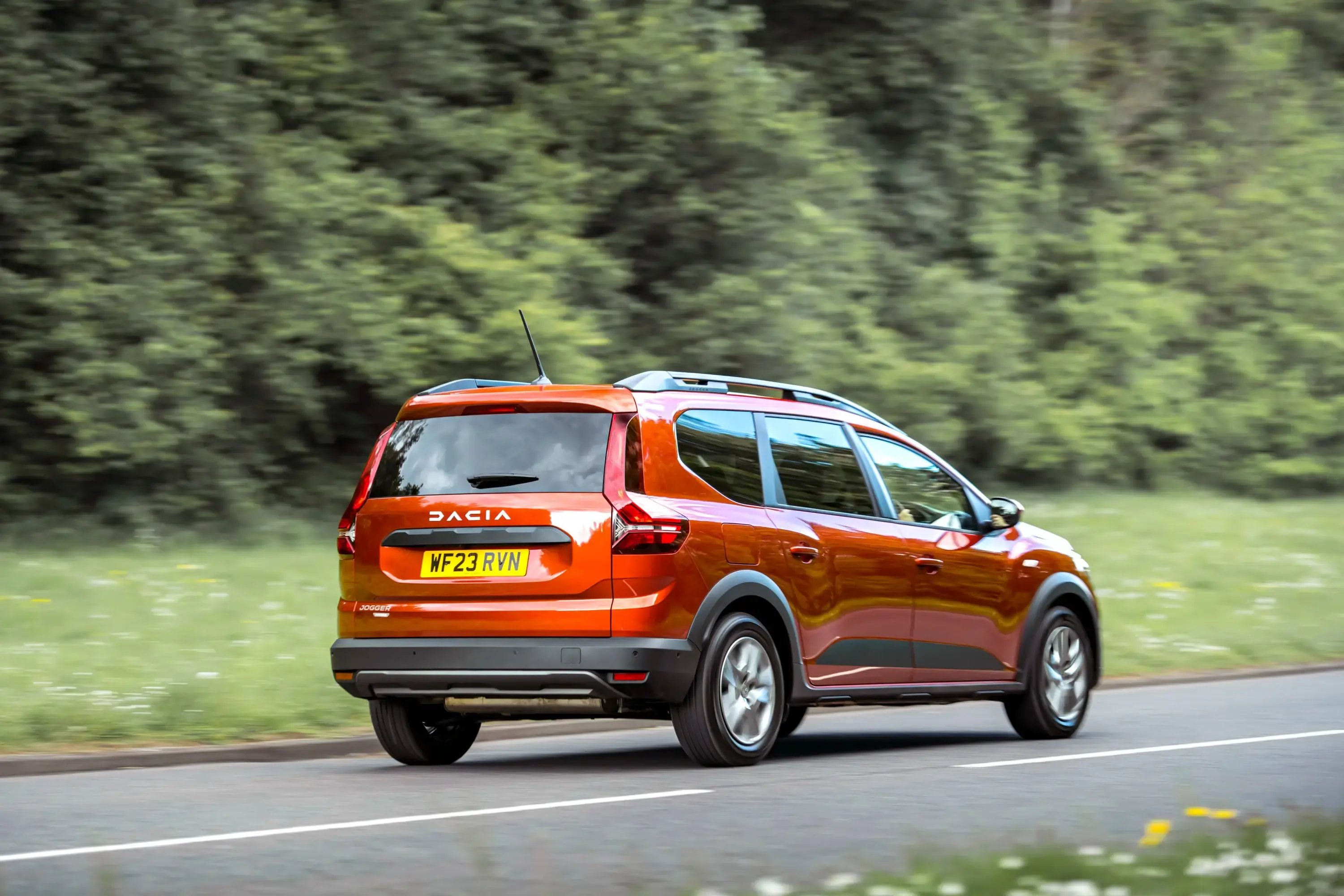 red-dacia-jogger-expression-hybrid-back