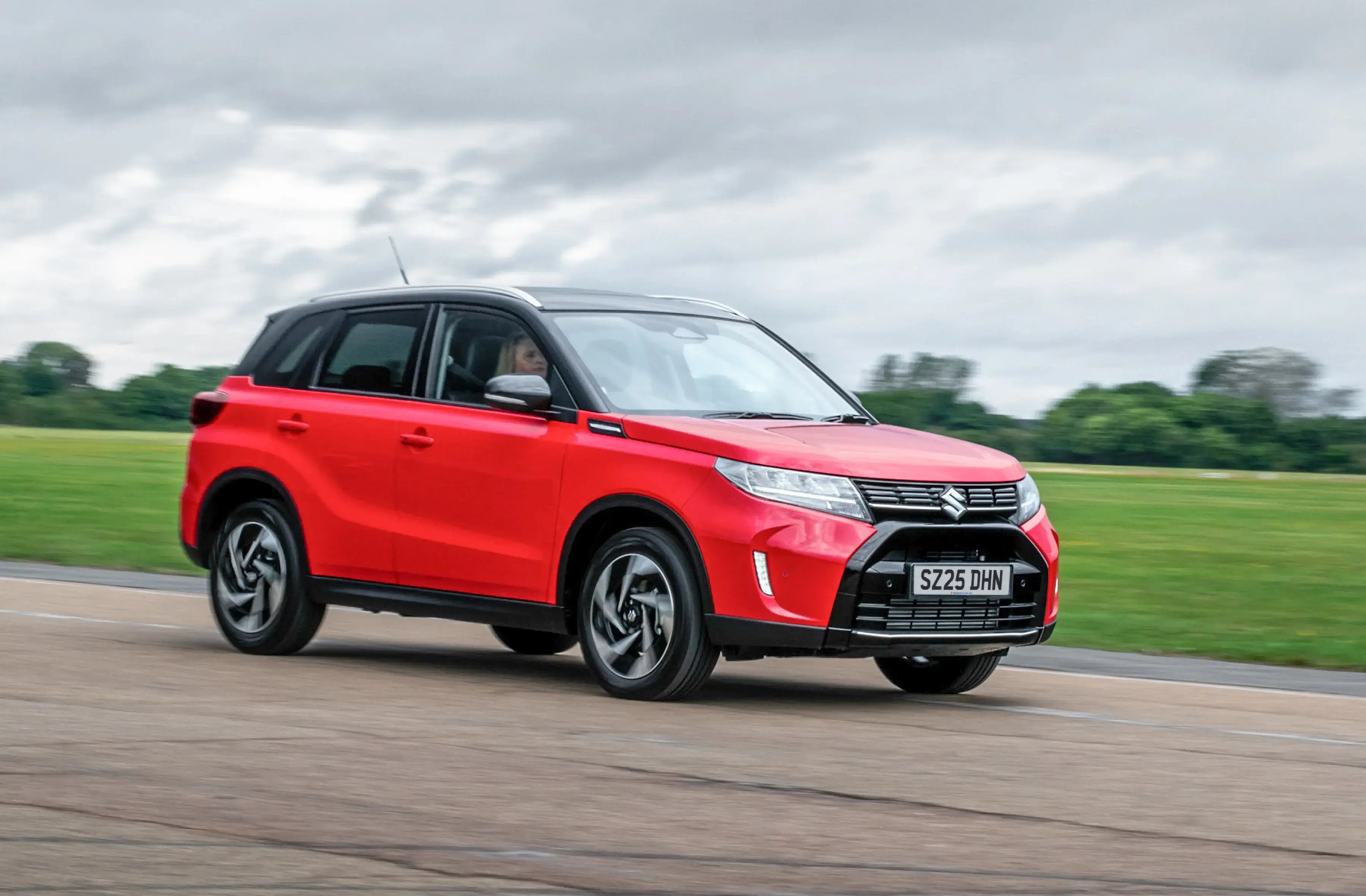 red-suzuki-vitara-dynamic