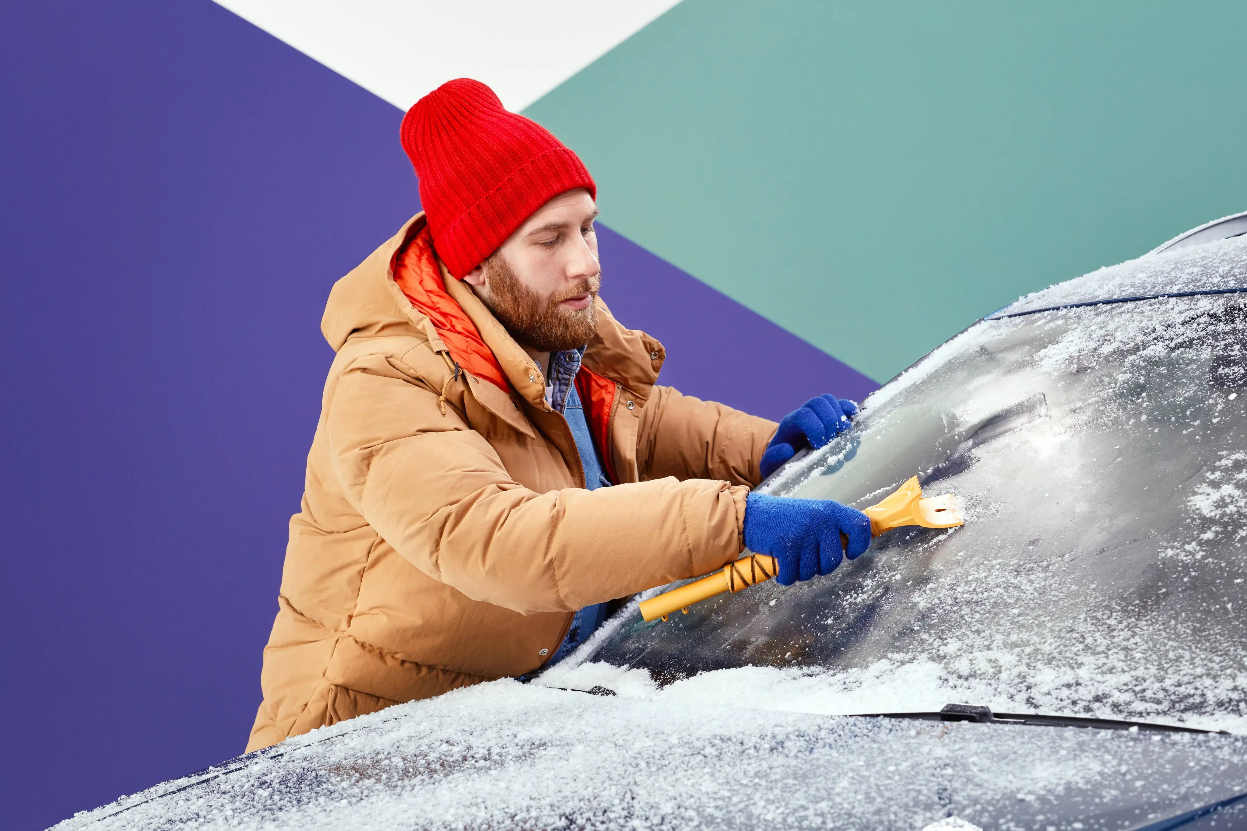 scraping-snow-windscreen