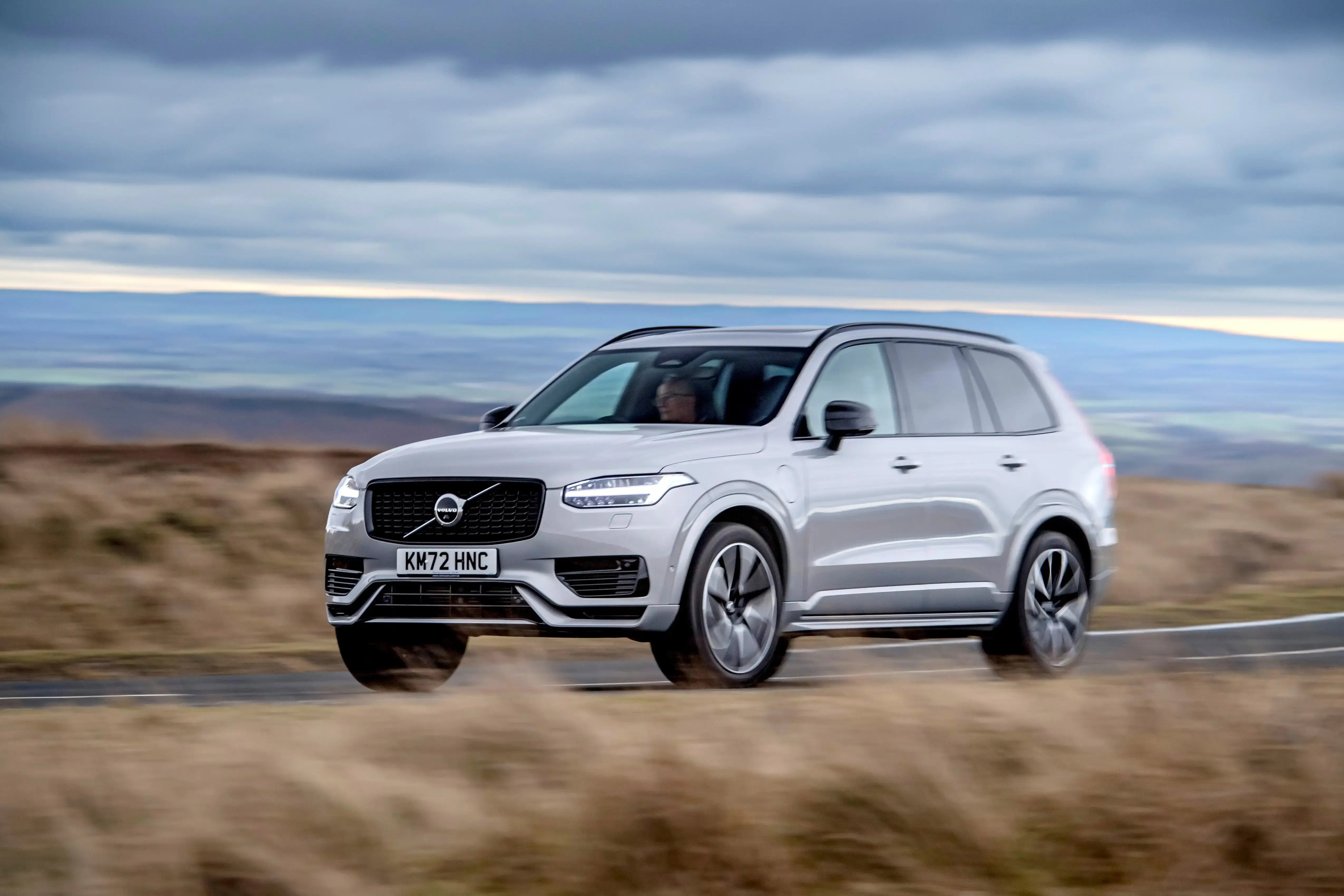 silver-Volvo-XC90