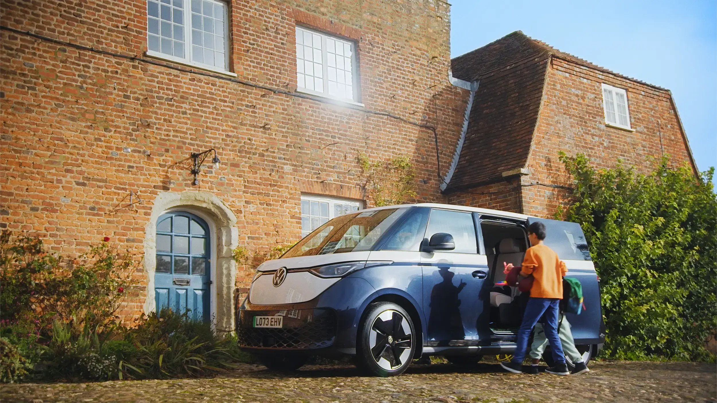 volkswagen-parked-in-front-countryhome